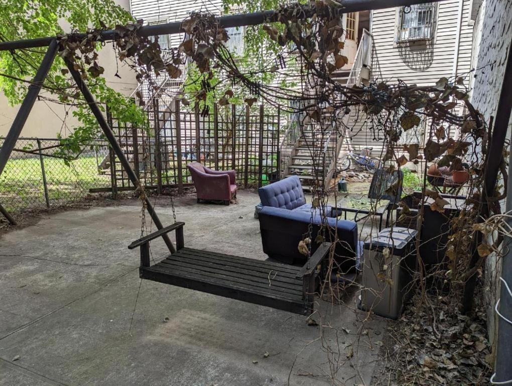 Fawlty Towers In Williamsburg Apartment New York Exterior photo
